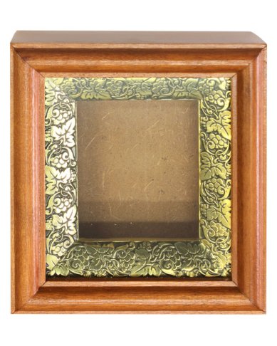 Утварь и подарки Киот пенал с рамкой «басма» (для икон размером 6х7 см)